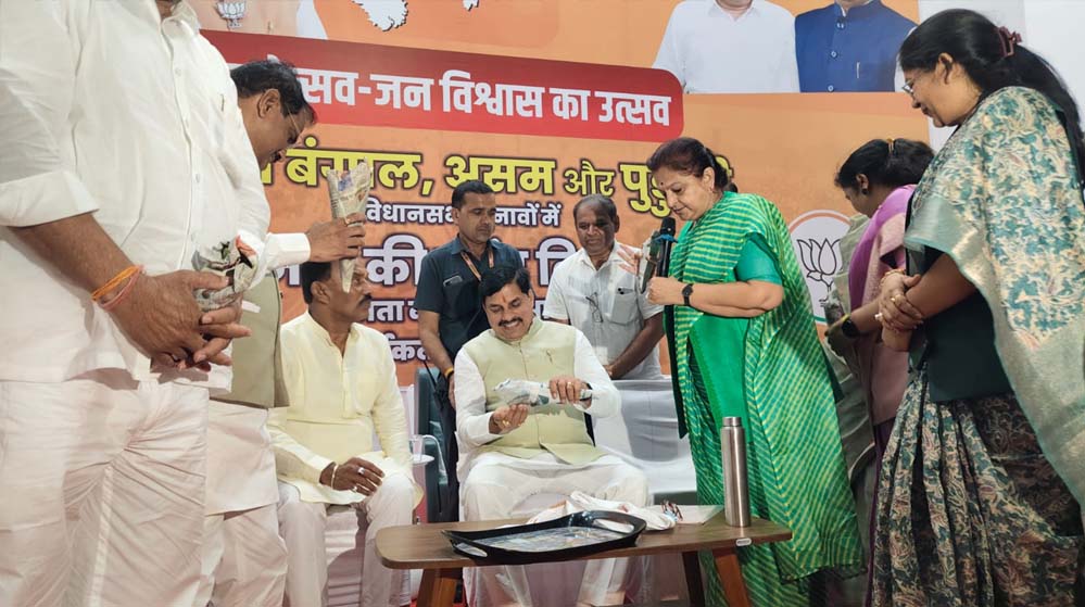 बुरहानपुर में विकास की बयार, CM मोहन यादव ने की इन्वेस्टर्स समिट की घोषणा और खाई झाल मुड़ी