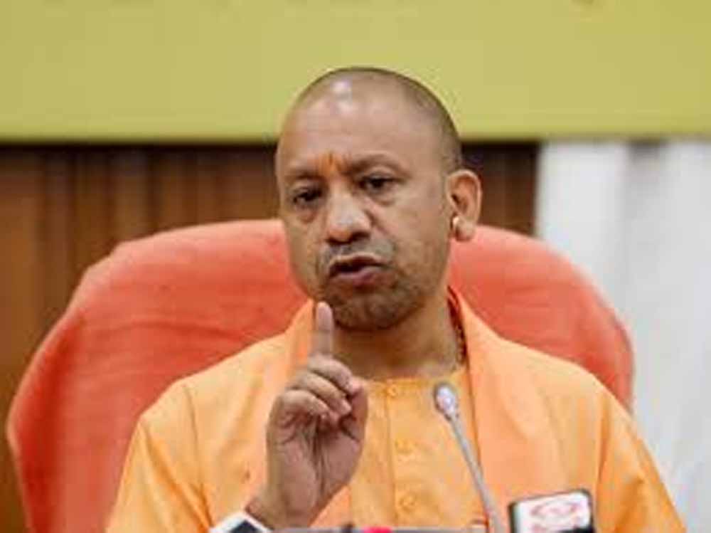 शिक्षामित्रों के लिए डबल तोहफा, 18 हजार मानदेय के साथ अब मिलेगा सम्मान