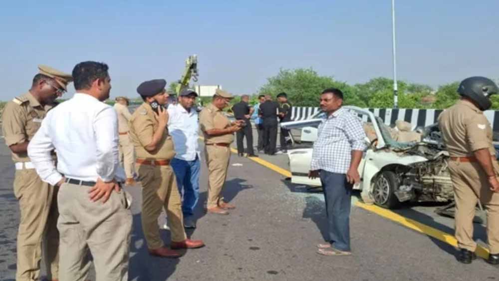 कंटेनर में पीछे से घुसी कार, आजमगढ़ में भीषण सड़क हादसे से मचा हड़कंप