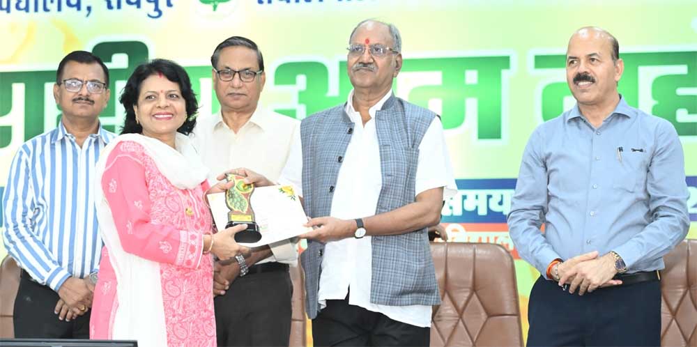 कृषि विश्वविद्यालय में आयोजित तीन दिवसीय आम महोत्सव का भव्य समापन