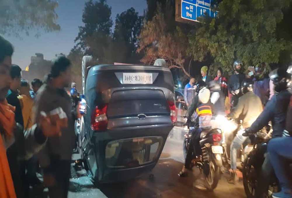 पुलिस चेकिंग बनी जानलेवा: आरक्षक पर चढ़ाई कार, दो आरोपी चढ़े हत्थे