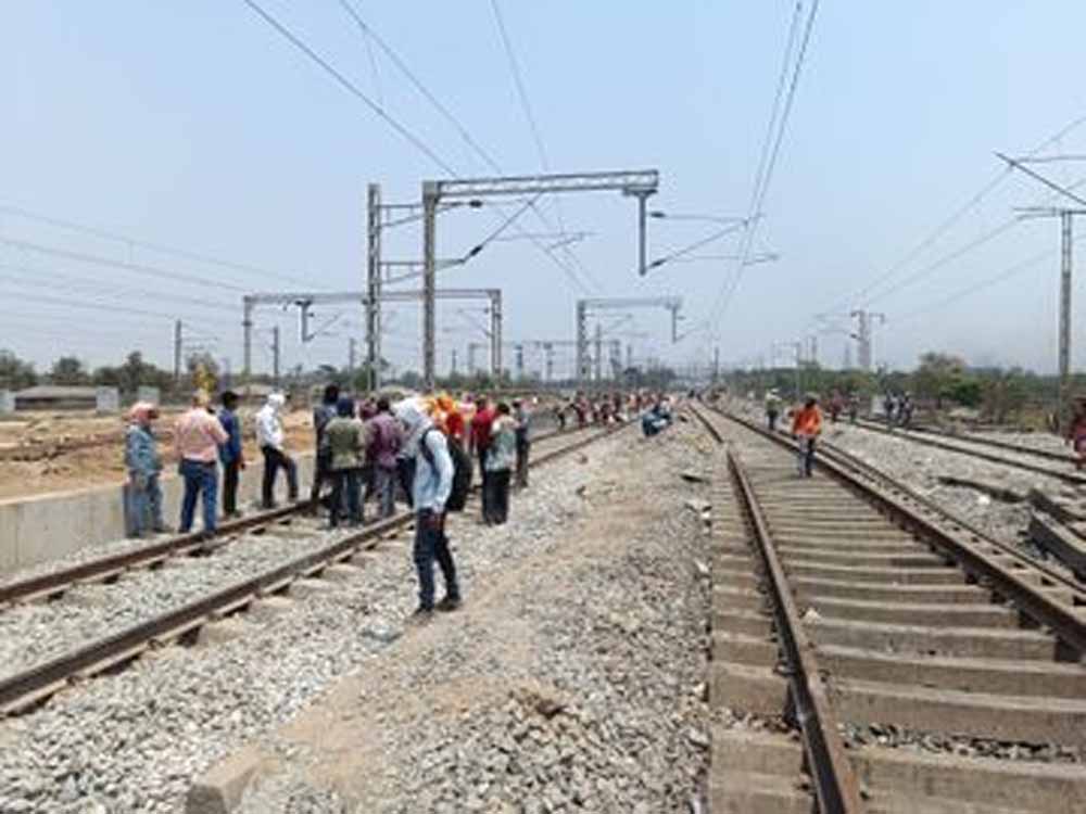 चौथी रेल लाइन बिछाने का काम जारी, कई ट्रेनों के रूट और टाइमिंग में बदलाव