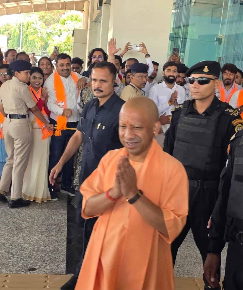 बस्तर में जुटे राज्यों के दिग्गज नेता, CM साय ने योगी आदित्यनाथ का किया अभिनंदन