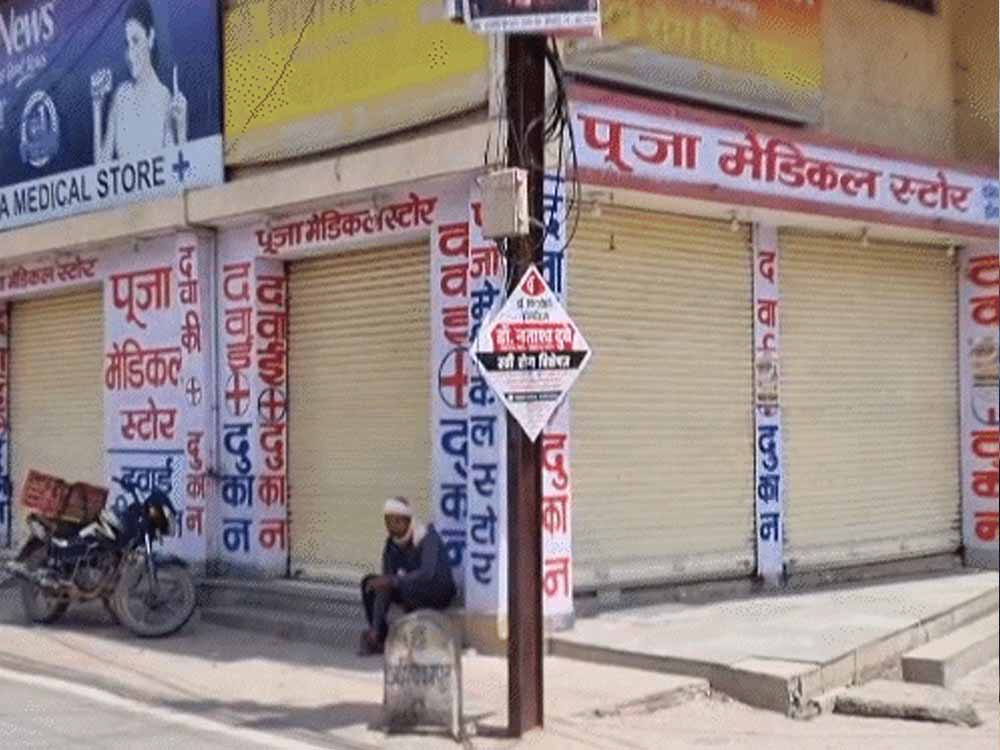 रायपुर से बिलासपुर तक मेडिकल स्टोर बंद, ऑनलाइन मेडिसिन सेल के खिलाफ केमिस्टों का बड़ा प्रदर्शन