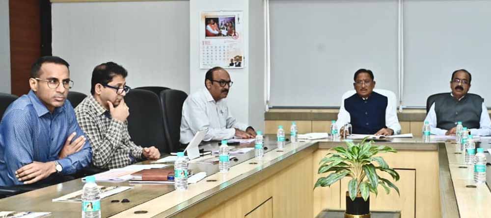 काम में लापरवाही नहीं चलेगी! CM साय ने समीक्षा बैठक में दिया अल्टीमेटम, अधिकारी को चेतावनी