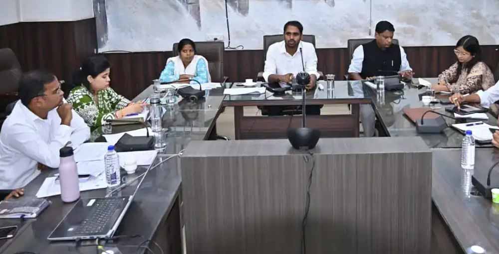 धमतरी कलेक्टर ने कृषि विभाग एवं उर्वरक विक्रेताओं की ली संयुक्त बैठक