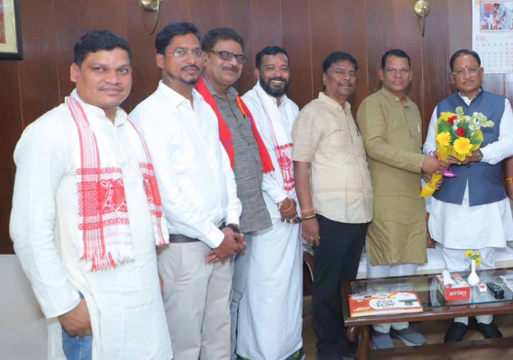 छत्तीसगढ़ में जनकल्याण को लेकर मंथन, Vishnu Deo Sai से मिले आदिवासी समाज के प्रतिनिधि