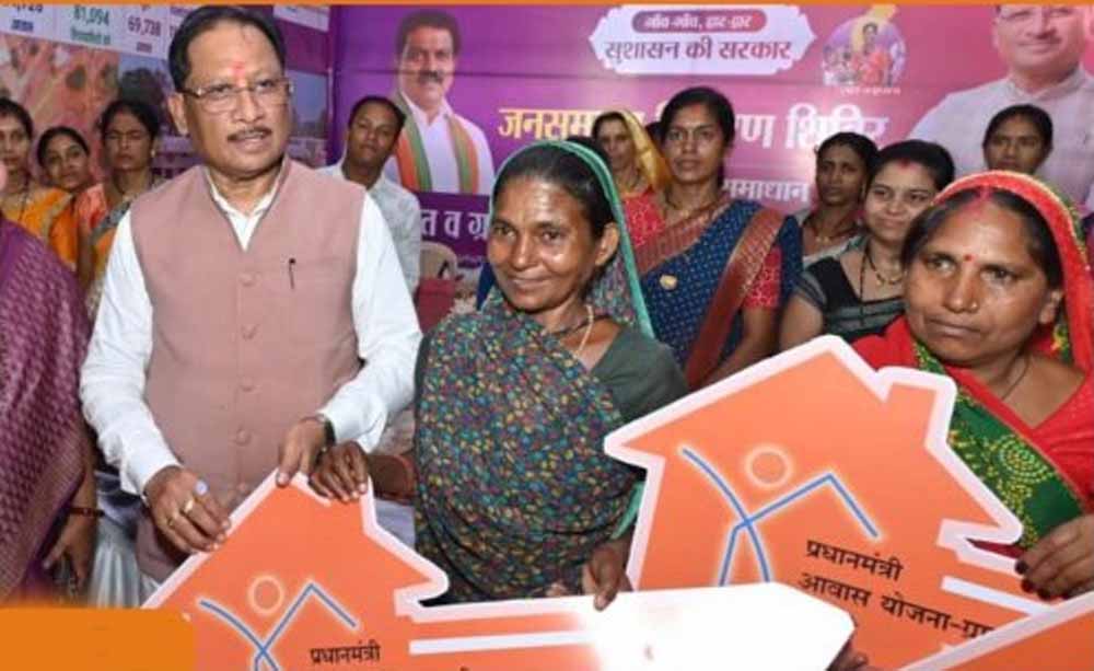 गांव-गांव पहुंच रहा सुशासन तिहार, लोगों की समस्याओं का मौके पर हो रहा निराकरण