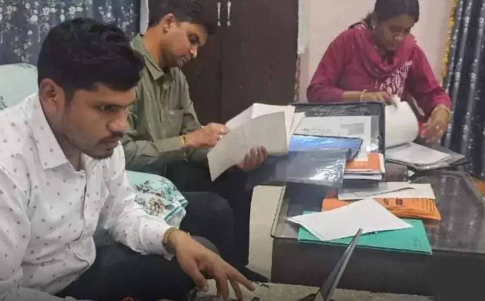 खनन ठेकेदार पर शिकंजा: GST टीम की छापेमारी, कई अहम दस्तावेज जब्त
