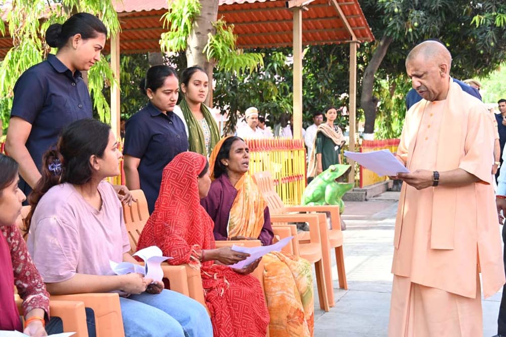 जन समस्याओं पर त्वरित संवेदनशीलता दिखाएं अधिकारी, कराएं पारदर्शी निस्तारण: मुख्यमंत्री