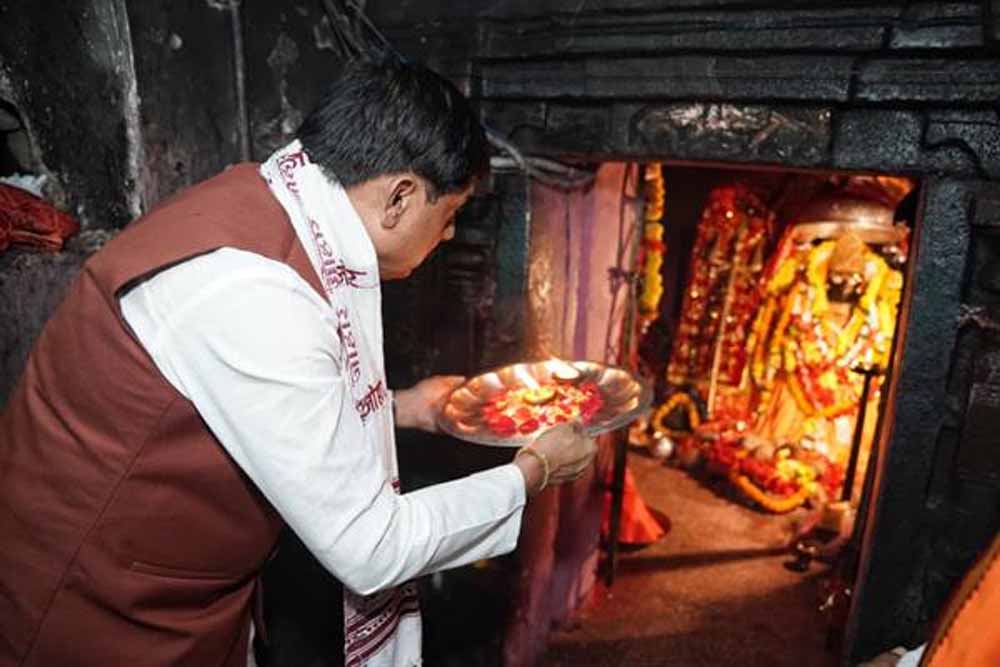 दंतेवाड़ा पहुंचे मुख्यमंत्री डॉ. यादव, मां दंतेश्वरी मंदिर में की पूजा-अर्चना