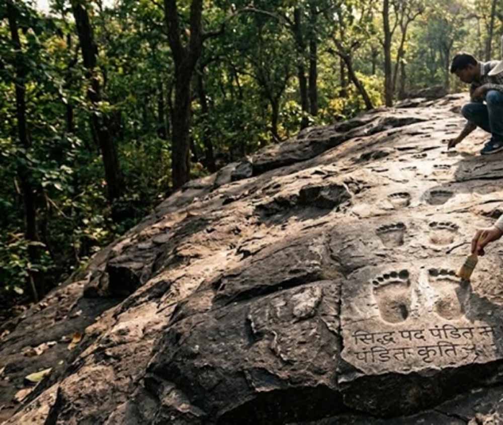 जैन मुनियों से जुड़ सकते हैं तार, जंगल में मिले प्राचीन पदचिन्ह चर्चा में