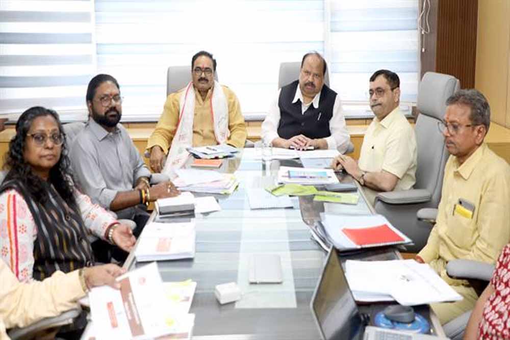 एमएसएमई मंत्री काश्यप और लघु उद्योग निगम के अध्यक्ष सिंह ने की समीक्षा