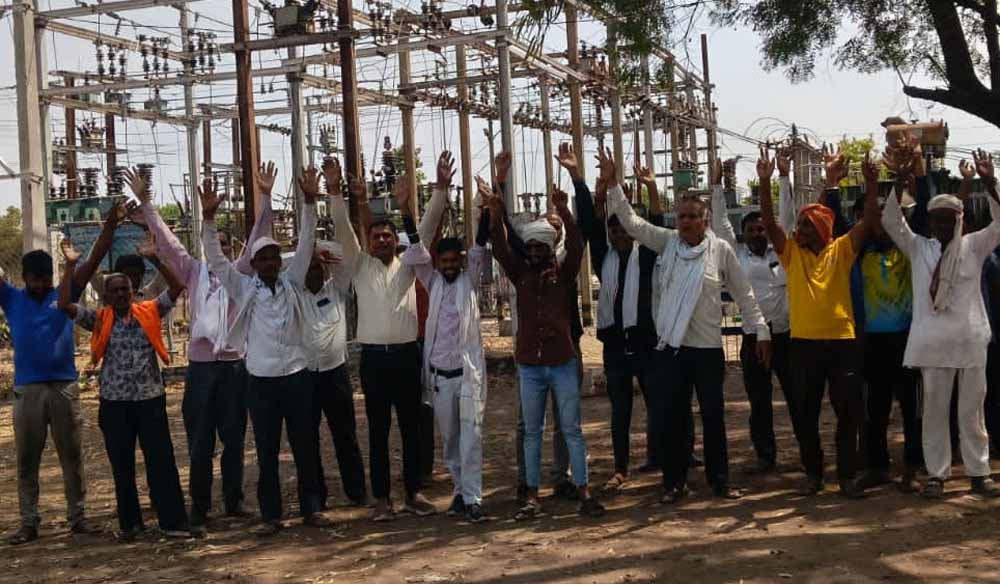 सीहोर में लंबे पावर कट के खिलाफ प्रदर्शन, ग्रामीणों ने चक्काजाम कर प्रशासन को घेरा