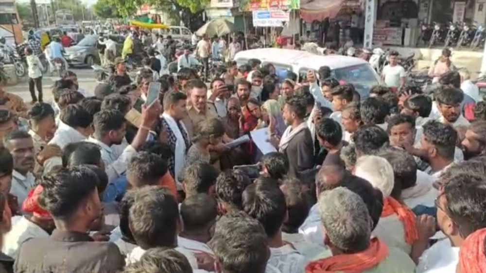 सड़क हादसे के बाद ग्रामीणों का गुस्सा फूटा, नीमच में चार घंटे ठप रहा यातायात