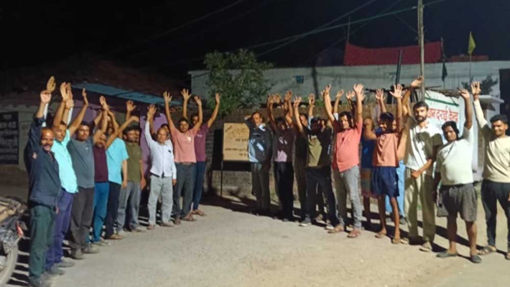वर्षों से जल संकट झेल रहे ग्रामीणों का फूटा गुस्सा, नेताओं के गांव में आने पर लगाई नो-एंट्री