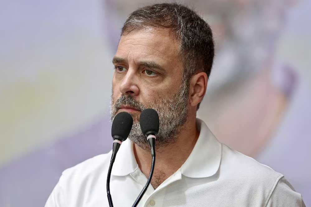 मोदी सरकार गिरने की भविष्यवाणी पर सियासी बहस तेज, राहुल गांधी के बयान के मायने क्या?