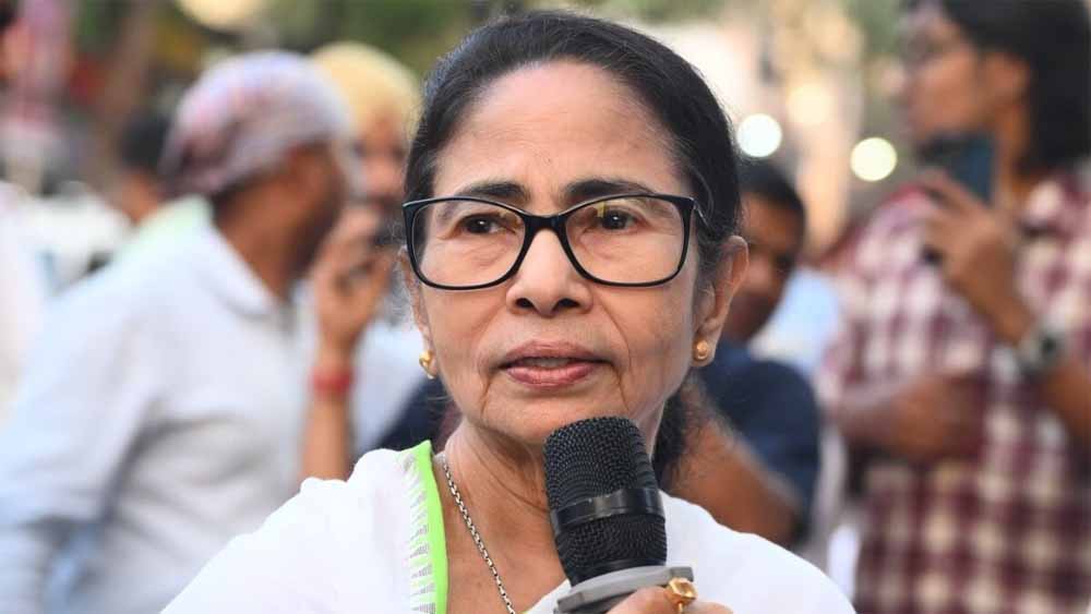 पश्चिम बंगाल की राजनीति में भूचाल, राज्यपाल के फैसले से ममता सरकार पर संकट
