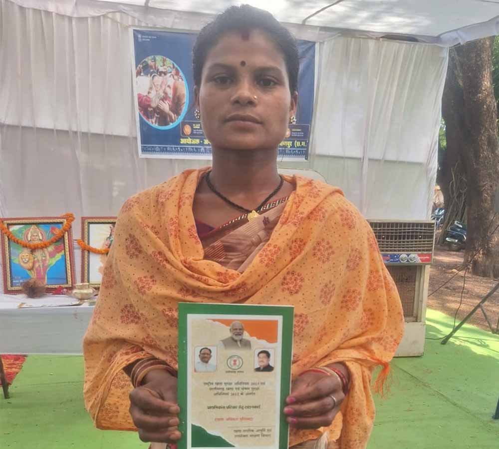 सुशासन तिहार 2026 से बदली जिंदगी, वनांचल में संताय पोटाई की राशन कार्ड की भटकन हुई खत्म