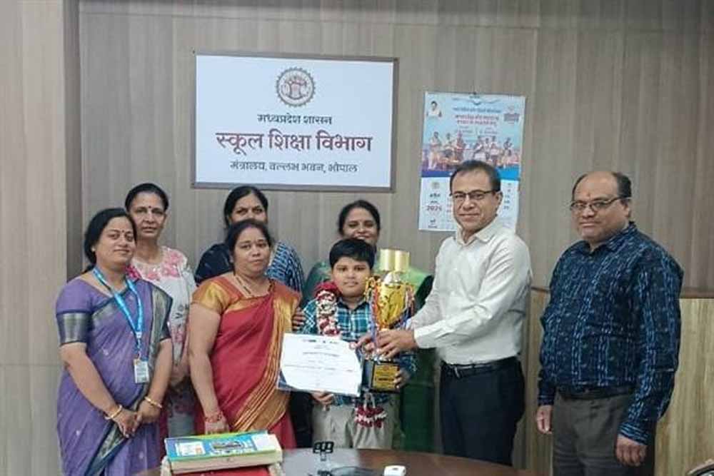 सचिव डॉं. संजय गोयल ने किया सम्मानित