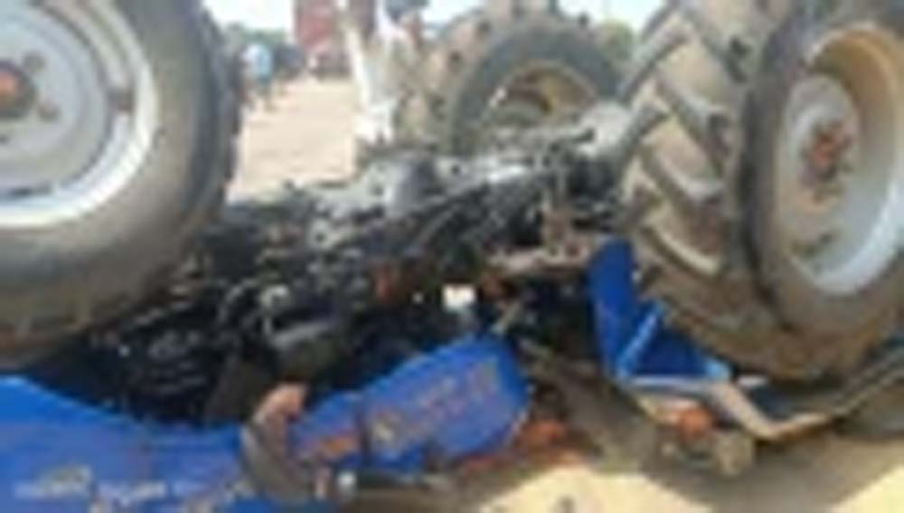 गोसलपुर में बड़ा सड़क हादसा, नेशनल हाईवे पर बस और ट्रैक्टर की जोरदार भिड़ंत, 39 घायल