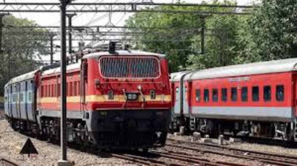 यात्रियों की बढ़ती भीड़ को देखते हुए रेलवे का फैसला, भोपाल एक्सप्रेस में नया एसी कोच शामिल