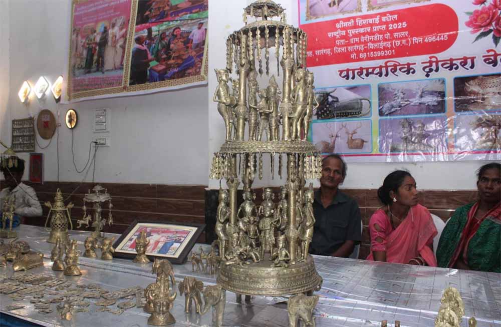झारा शिल्प और बेलमेटल उत्पाद रहे आकर्षण का केंद्र