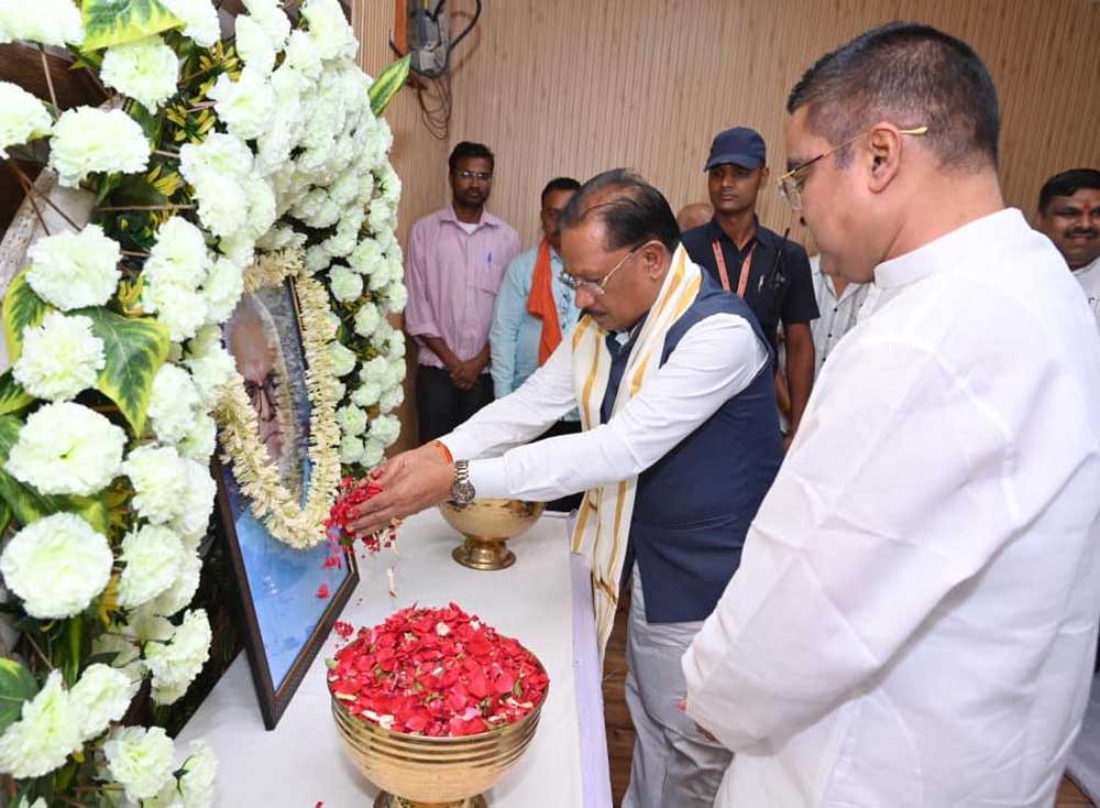 वैशाली नगर विधायक  रिकेश सेन के निवास पहुंचकर व्यक्त की गहरी संवेदना, दिवंगत आत्मा की शांति के लिए की प्रार्थना
