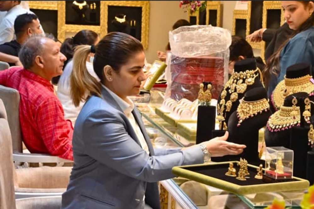 शादियों के सीजन में सोने और चांदी की कीमतों में गिरावट, सोना हुआ 26,778 रुपये सस्ता
