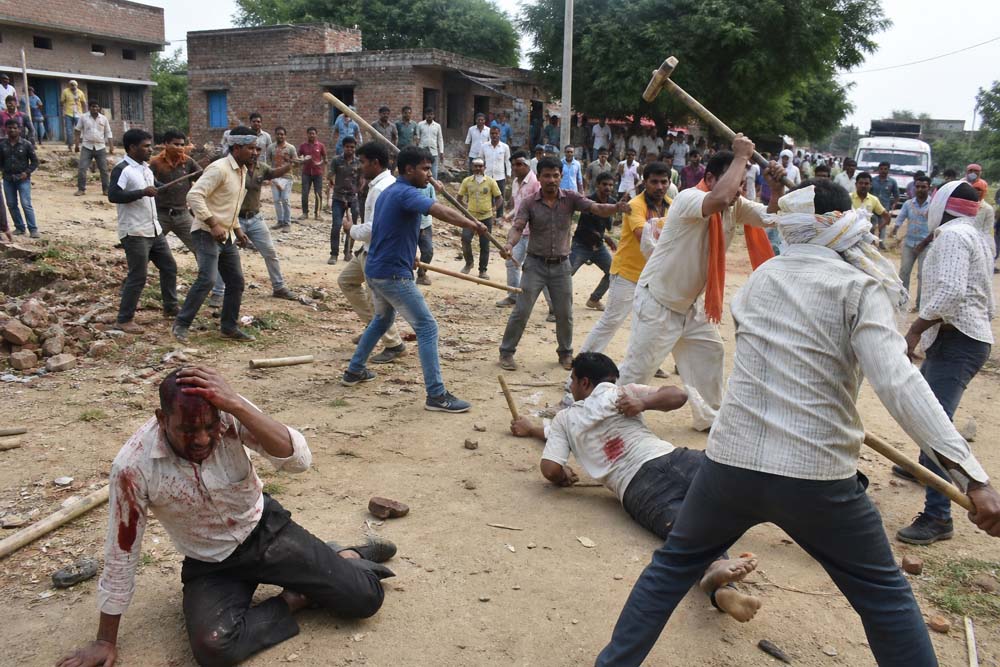 श्योपुर में बवाल: जमीन विवाद में दो पक्ष भिड़े, जमकर चली लाठियां और कुल्हाड़ी, कई गंभीर घायल
