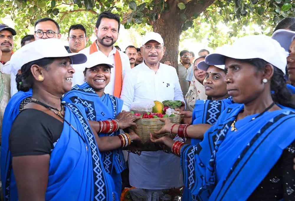 मेधावी विद्यार्थियों को मुख्यमंत्री का मिला आशीर्वाद और प्रोत्साहन