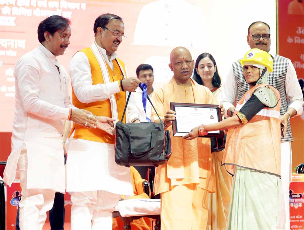 मुख्यमंत्री योगी आदित्यनाथ ने लखनऊ में आयोजित “श्रमवीर गौरव समारोह 2026” का किया शुभारंभ