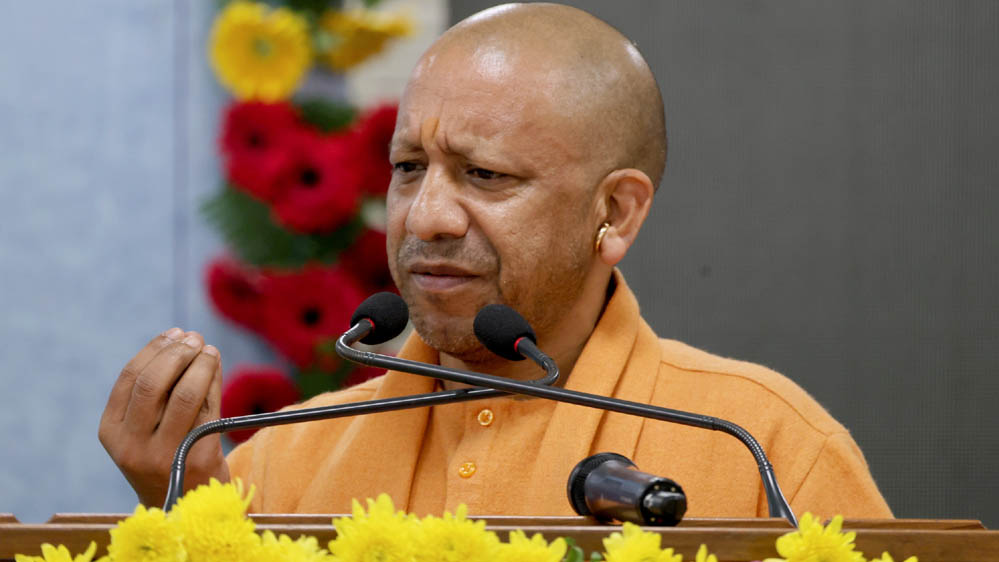 योगी सरकार की मदद से चाइल्ड हेल्पलाइन ने 5 महीने के शिशु को मिलाई मां की गोद
