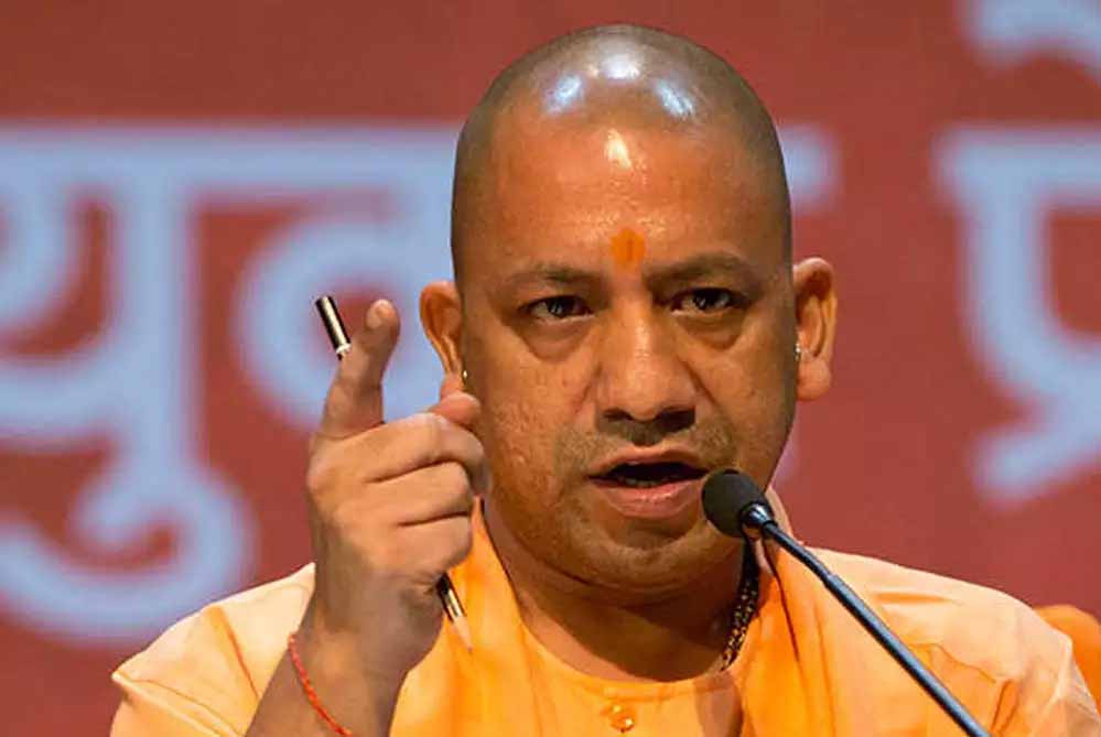 सीएम योगी ने प्रदेशवासियों से भी किया अनुरोध- हेलमेट, सीट बेल्ट समेत सड़क सुरक्षा के सभी मानकों को करें पालन