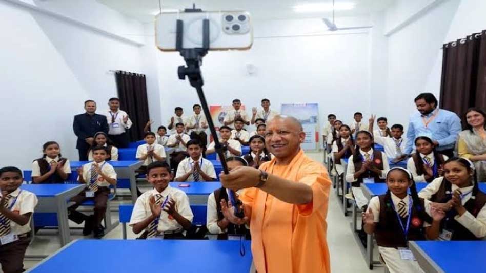 नई शिक्षा योजनाओं से बच्चों को मिल रही नई उड़ान, योगी सरकार का बड़ा बदलाव