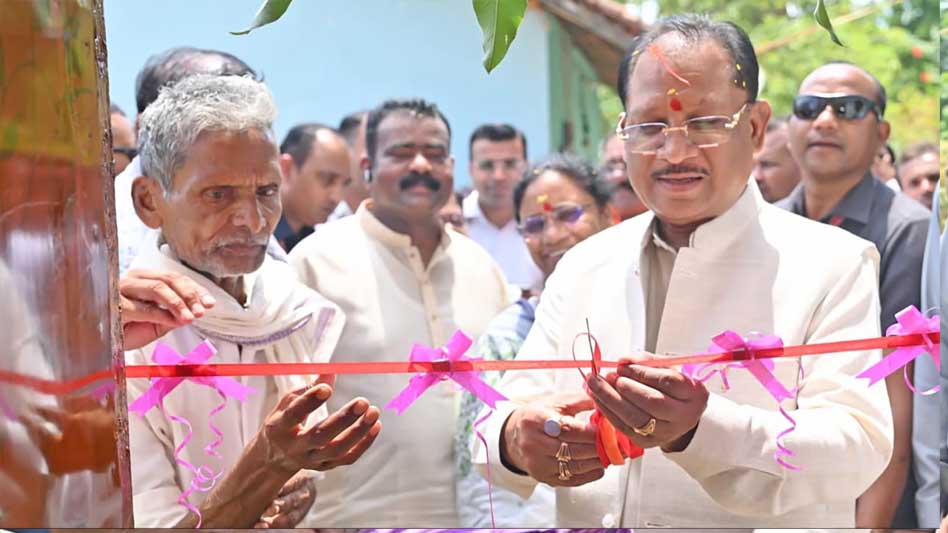 अब पक्के आशियाने में रहेगा चमन लाल का परिवार, CM विष्णु देव साय ने कराया गृह प्रवेश