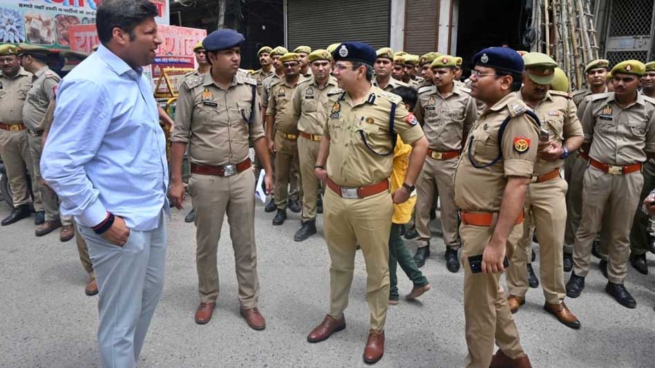 सूर्या चौहान हत्याकांड के बाद खोड़ा में हाई अलर्ट, असद एनकाउंटर और बुलडोजर नोटिस से मचा हड़कंप