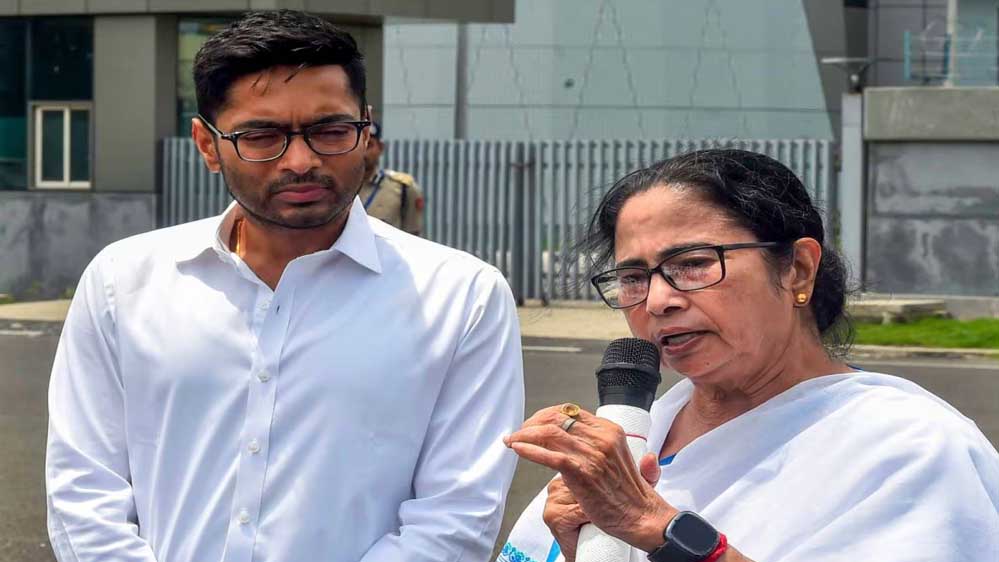 TMC Crisis: ममता बनर्जी ने सभी फ्रंटल ऑर्गनाइजेशन और कमेटियां की भंग, सियासत तेज