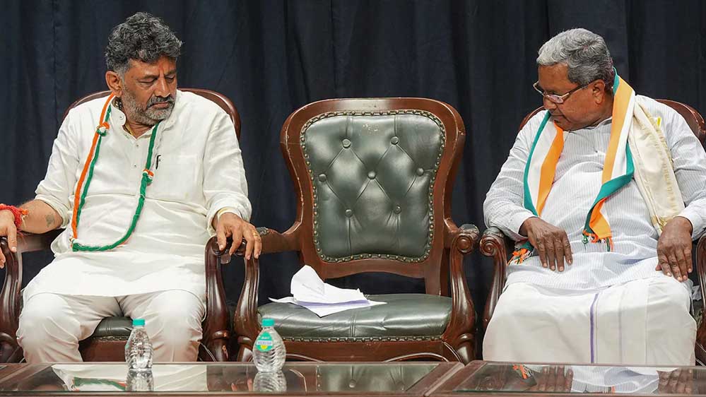 कर्नाटक कांग्रेस में बढ़ती खींचतान के बीच सक्रिय हुई दिल्ली, डीके और सिद्धारमैया पर फोकस