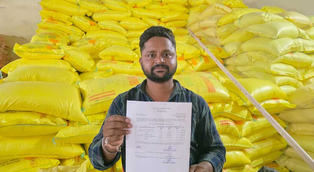 खरीफ सीजन में किसानों को समय पर मिल रही खाद, सखौली के किसान कमलेश ने जताई खुशी
