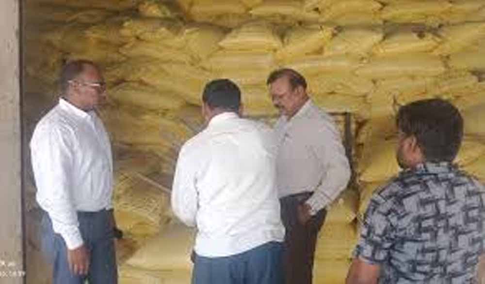 बलौदाबाजार में खाद वितरण व्यवस्था हाईटेक, 39 नवीन समितियों को दी गई POS मशीनें