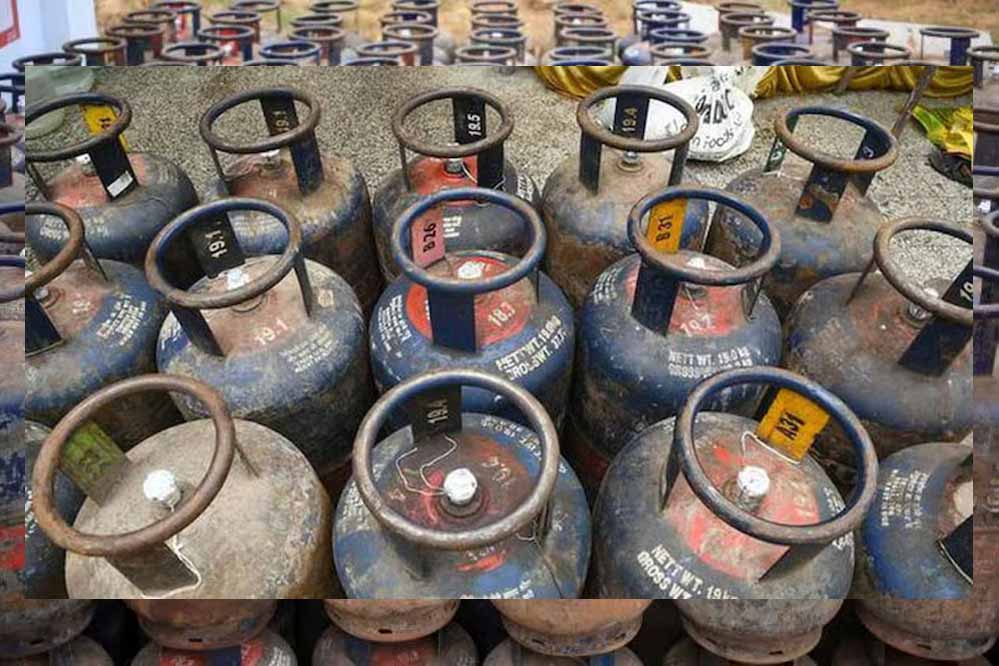 आम आदमी को बड़ा झटका! LPG सिलेंडर के दाम दोगुने, लगातार 7वीं बार हुई बढ़ोतरी, देखें नई कीमतें