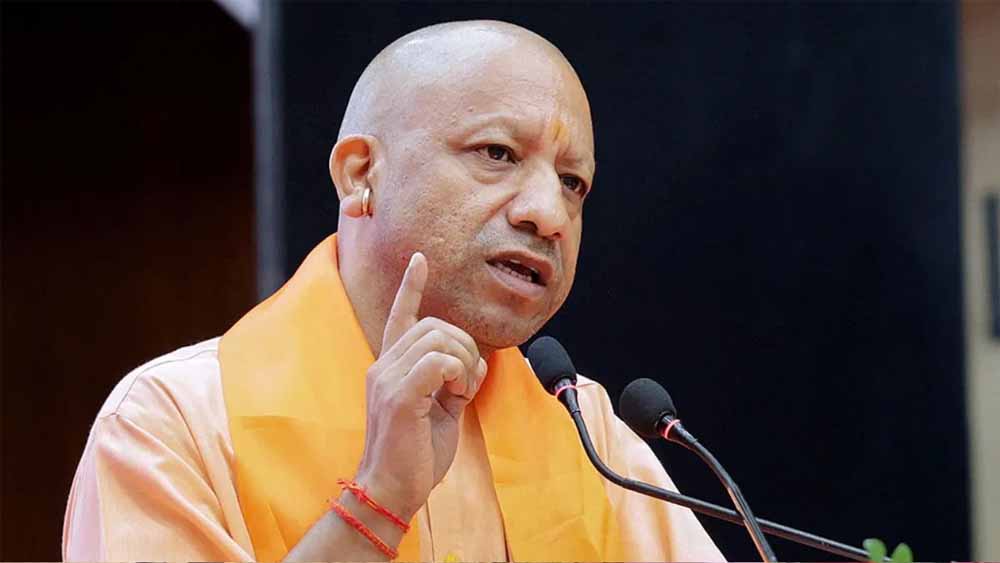 पिछली सरकारें कट्टा-बम बनाती थीं निर्दोष लोगों को लूटने के लिए, अब देश की रक्षा के लिए यूपी में बन रही ब्रह्मोस मिसाइल: सीएम योगी